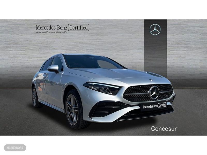 Usado Mercedes A180 AMG line 136 CV (100 kW) 2024 Plateado Berlina