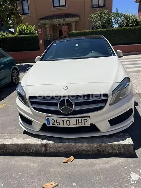 Usado Mercedes A180 AMG line 109 CV (80 kW) 2015 Blanco Berlina