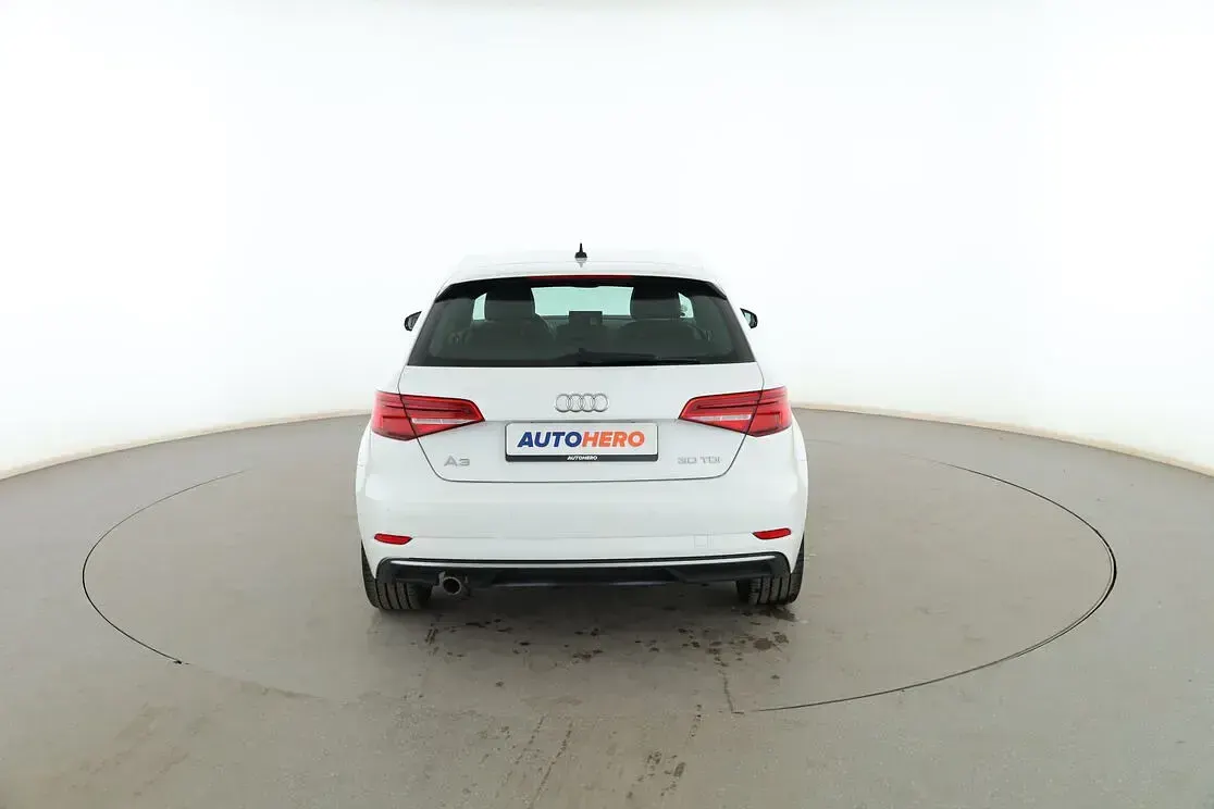 Usado Audi A3 Sportback Design 116 CV (85 kW) 2018 Blanco Utilitario