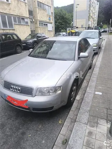 Usado Audi A4 130 CV (95 kW) 2004 Gris / plata Berlina