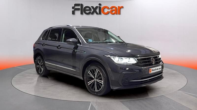 Usado VW Tiguan Life 150 CV (110 kW) 2022 Gris SUV