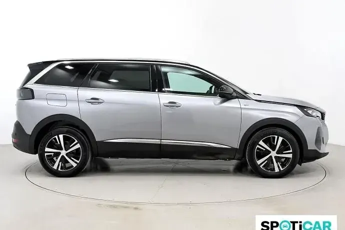 Usado Peugeot 5008 GT 130 CV (95 kW) 2023 Gris / plata SUV