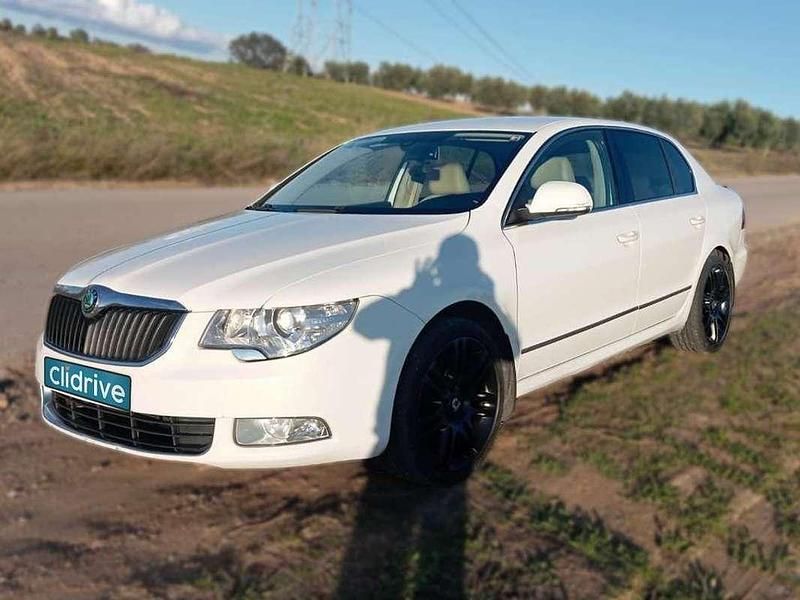 Usado Skoda Superb Exclusive 140 CV (102 kW) 2010 Blanco Berlina