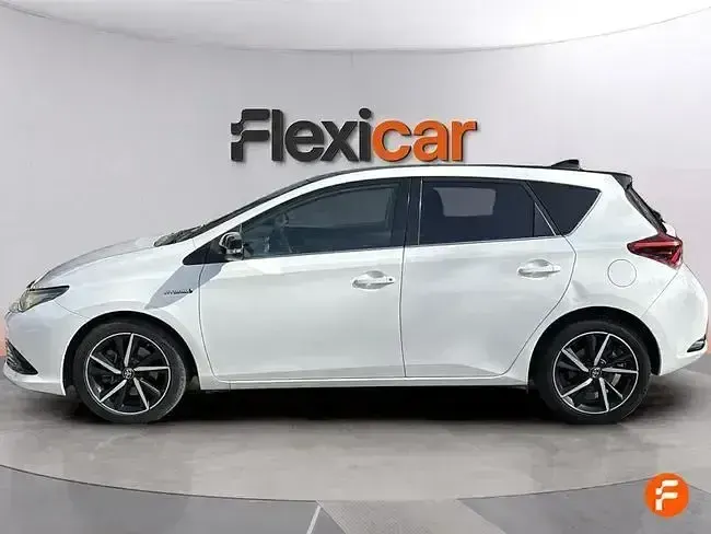 Usado Toyota Auris Hybrid Active 136 CV (100 kW) 2018 Blanco Berlina