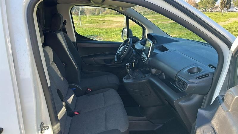 Usado Peugeot Partner Premium 100 CV (73 kW) 2020 Blanco Monovolumen