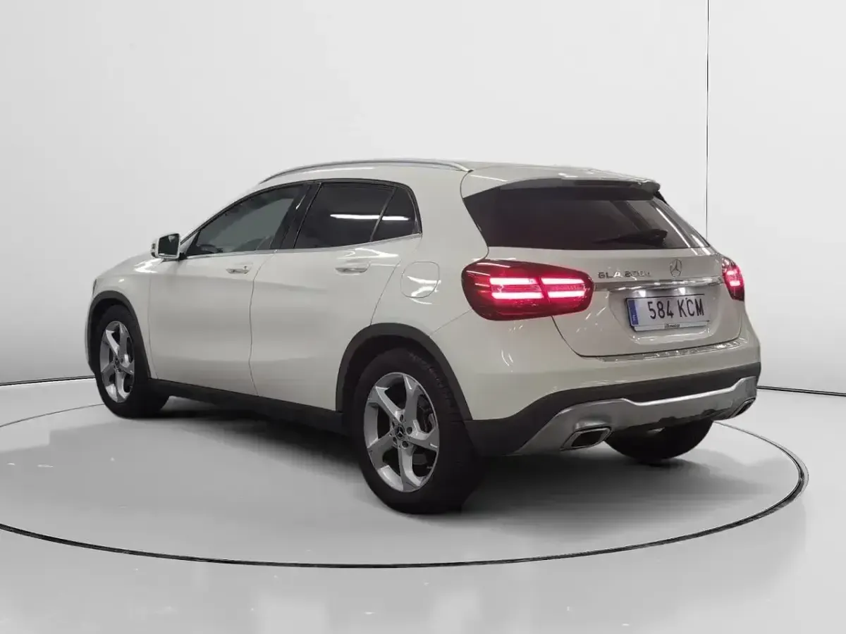 Usado Mercedes GLA200 Urban 136 CV (100 kW) 2017 Blanco SUV