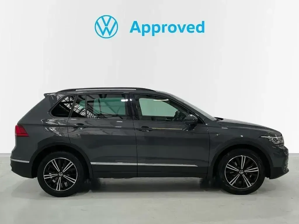 Usado VW Tiguan Life 150 CV (110 kW) 2021 Gris SUV