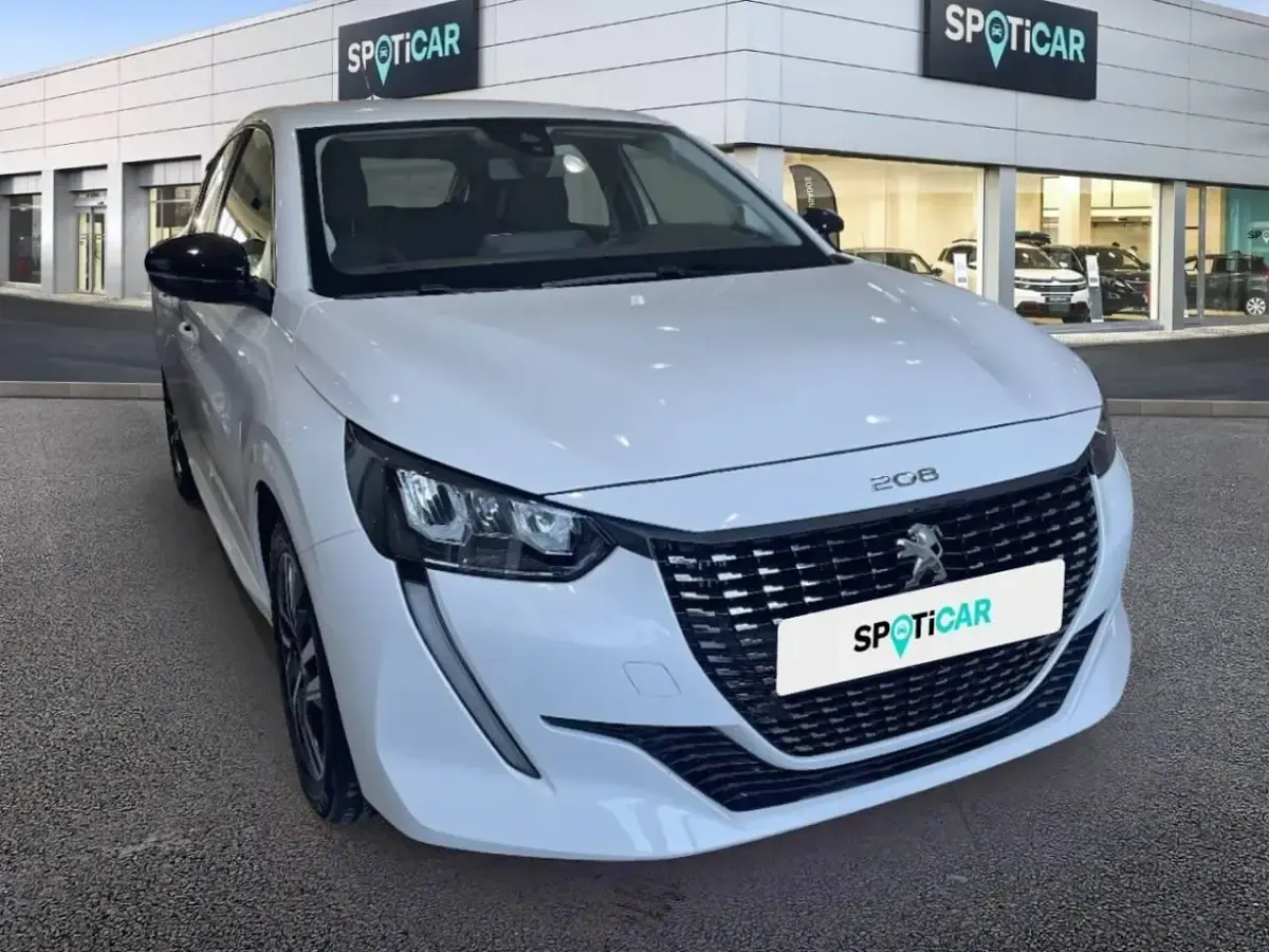 Usado Peugeot 208 Active 100 CV (73 kW) 2023 Blanco Utilitario