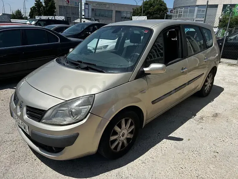 Usado Renault Grand Scénic II Dynamique 130 CV (95 kW) 2007 Gris / plata Monovolumen