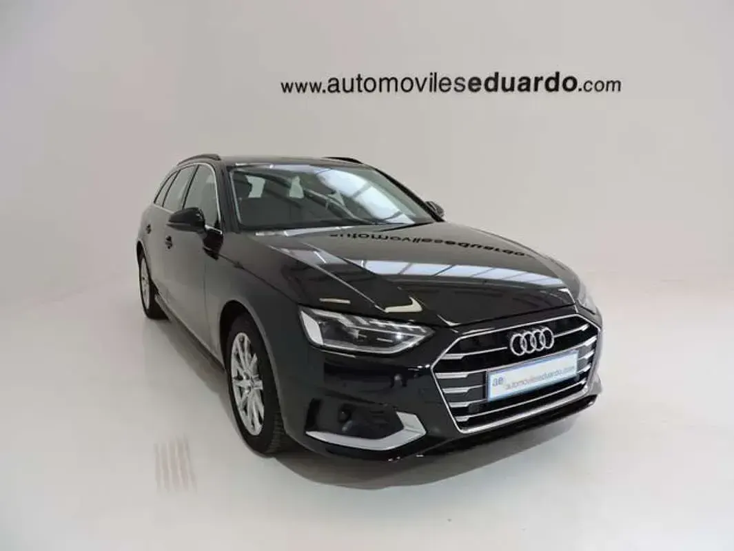 Usado Audi A4 Business 136 CV (100 kW) 2023 Negro Familiar