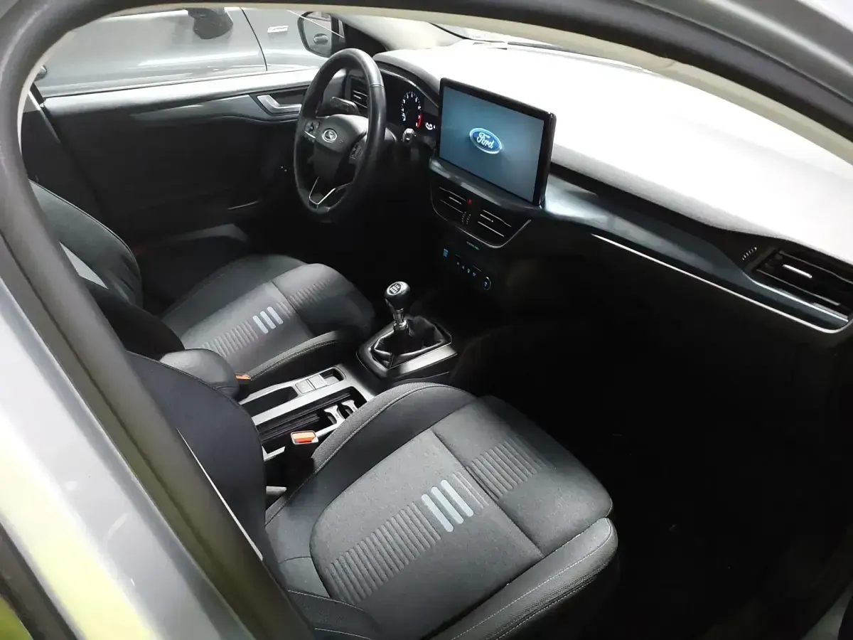 Usado Ford Focus Active 125 CV (91 kW) 2024 Gris Utilitario