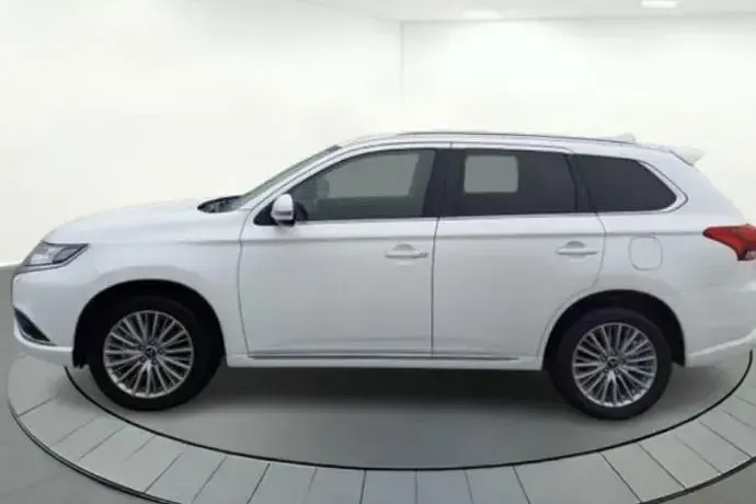 Usado Mitsubishi Outlander Motion 224 CV (164 kW) 2019 Blanco SUV