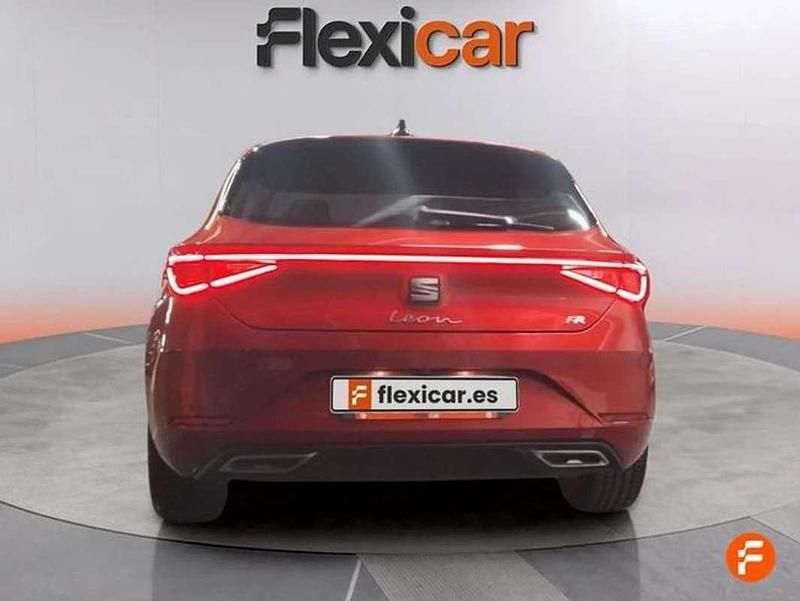 Usado Seat Leon FR 150 CV (110 kW) 2021 Rojo Utilitario