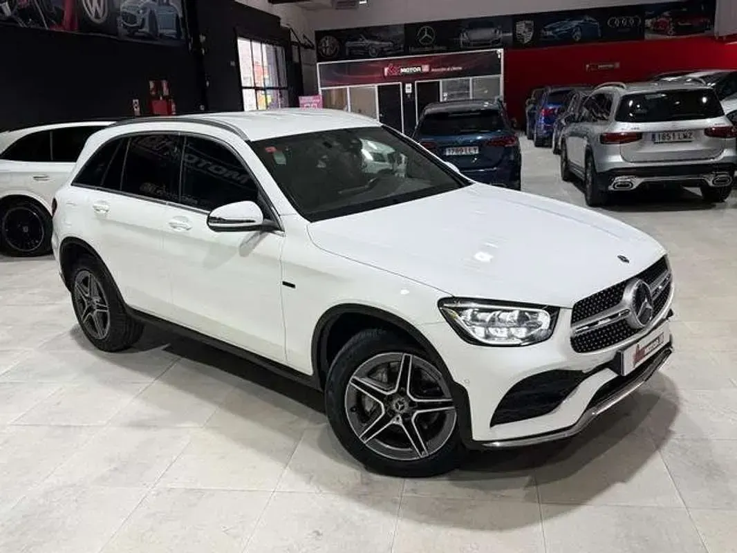 Käytetty Mercedes GLC300 245 HP (180 kW) 2021 Valkoinen Katumaasturi