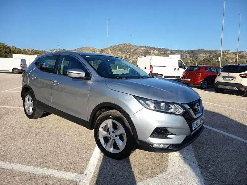 Usado Nissan Qashqai Acenta 115 CV (84 kW) 2018 Gris / plata SUV