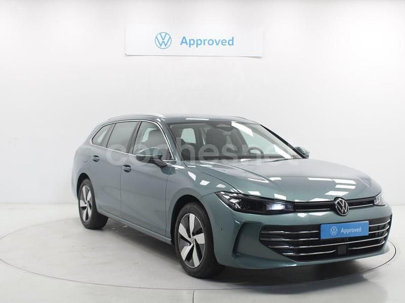 Verde Nuevo 2024 VW Passat Business Familiar | 36.400 € (Super precio) - Imagen 1/4