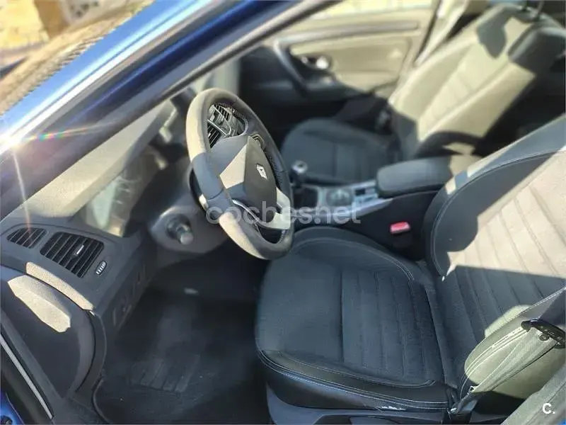 Usado Renault Laguna III GT 150 CV (110 kW) 2010 Azul Berlina
