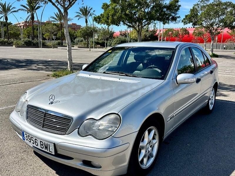 Usado Mercedes C270 Classic 170 CV (125 kW) 2001 Gris / plata Berlina