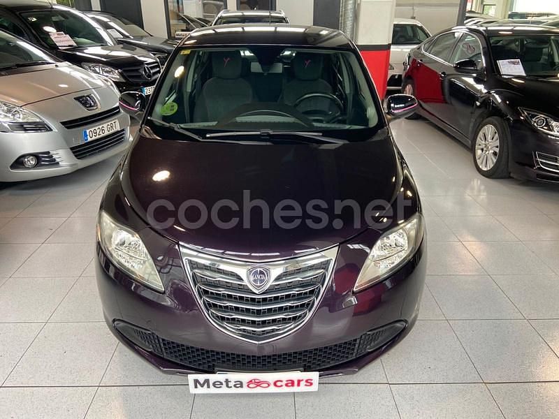 Usado Lancia Ypsilon 69 CV (50 kW) 2014 Violeta / lila Utilitario