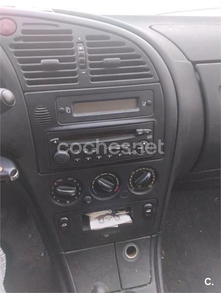 Usado Citroën Xsara 71 CV (52 kW) 2002 Gris / plata Berlina