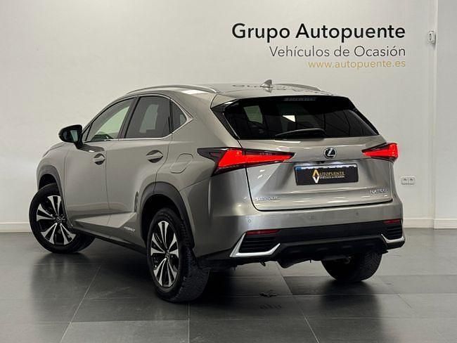 Usado Lexus NX300h 197 CV (144 kW) 2021 Gris / plata SUV