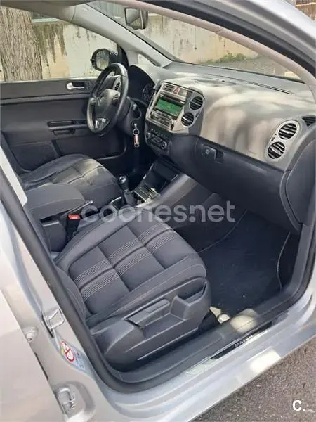 Usado VW Golf Plus Cross Advance 105 CV (77 kW) 2012 Gris / plata Monovolumen