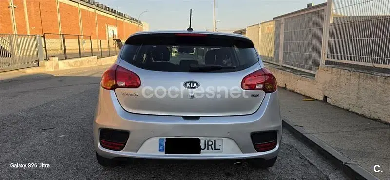 Usado Kia Ceed GT 136 CV (100 kW) 2016 Gris / plata Berlina