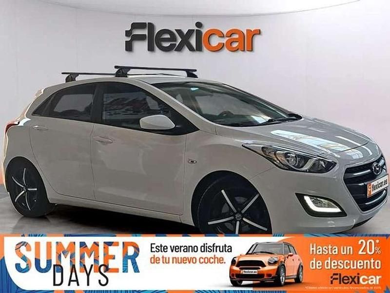 Blanco Usado 2015 Hyundai i30 Utilitario | 9690 € (Precio justo) - Imagen 1/4