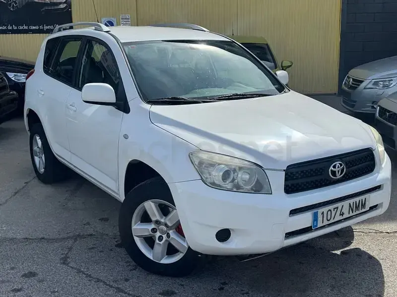 Usado Toyota RAV4 Executive 136 CV (100 kW) 2008 Blanco SUV