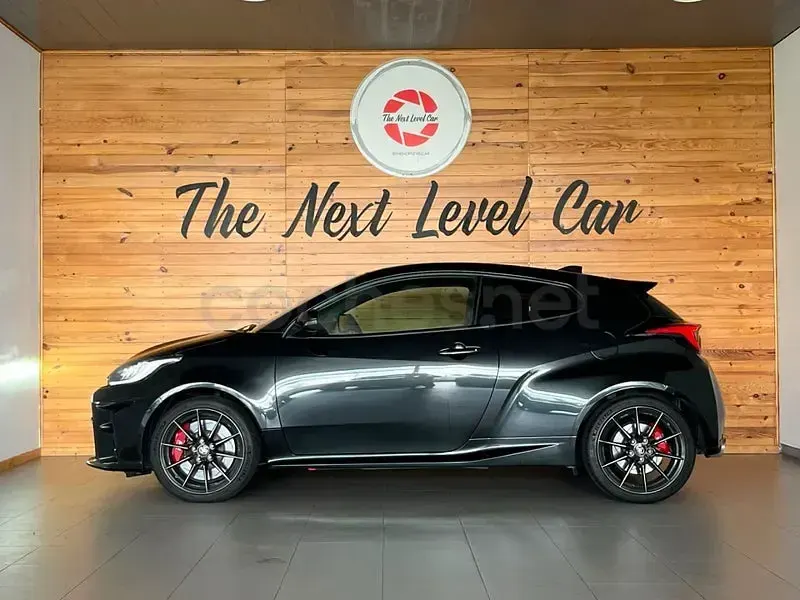 Usado Toyota Yaris 261 CV (191 kW) 2021 Negro Utilitario