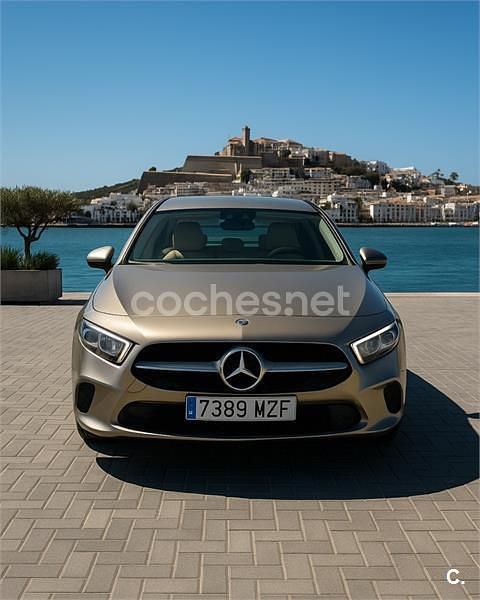 Usado Mercedes A180 136 CV (100 kW) 2020 Gris / plata Berlina