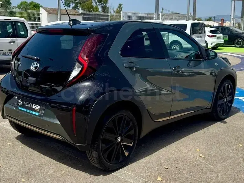 Usado Toyota Aygo X 72 CV (52 kW) 2023 Verde SUV