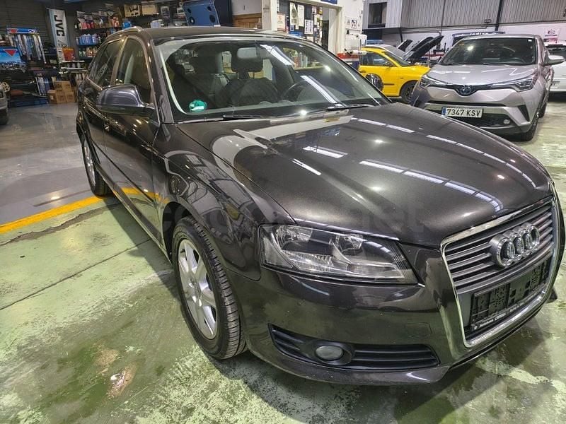 Usado Audi A3 Ambition 140 CV (102 kW) 2010 Negro Utilitario