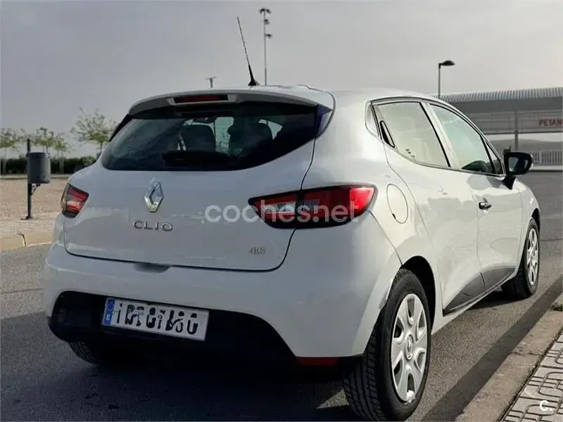 Usado Renault Clio IV Business 75 CV (55 kW) 2016 Blanco Berlina