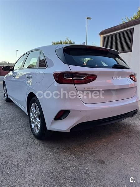 Usado Kia Ceed 100 CV (73 kW) 2022 Blanco Utilitario