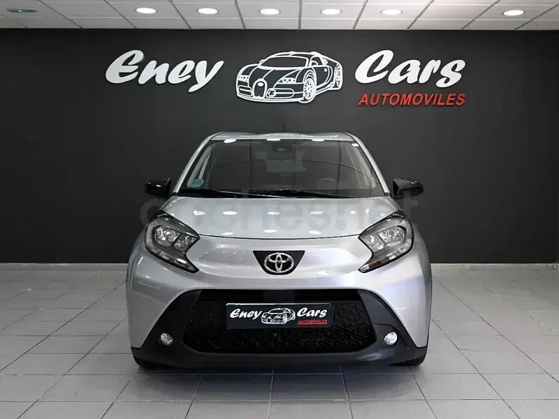 Usado Toyota Aygo X 72 CV (52 kW) 2024 Gris / plata SUV