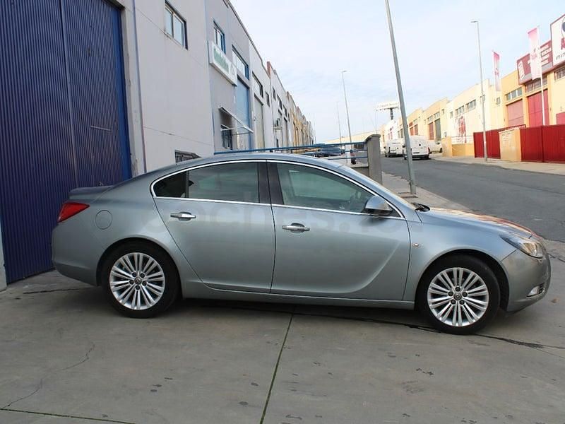 Usado Opel Insignia Selective 130 CV (95 kW) 2012 Gris / plata Berlina