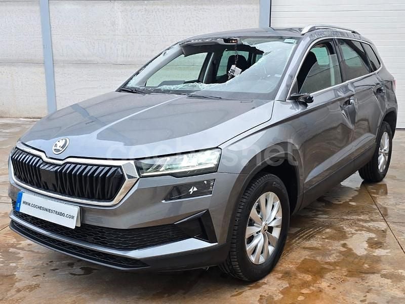 Usado Skoda Karoq Ambition 150 CV (110 kW) 2023 Gris / plata SUV
