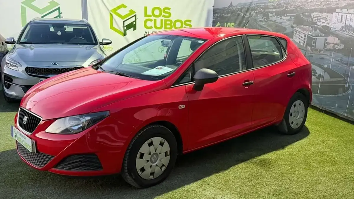 Usado Seat Ibiza 60 CV (44 kW) 2011 Rojo Utilitario