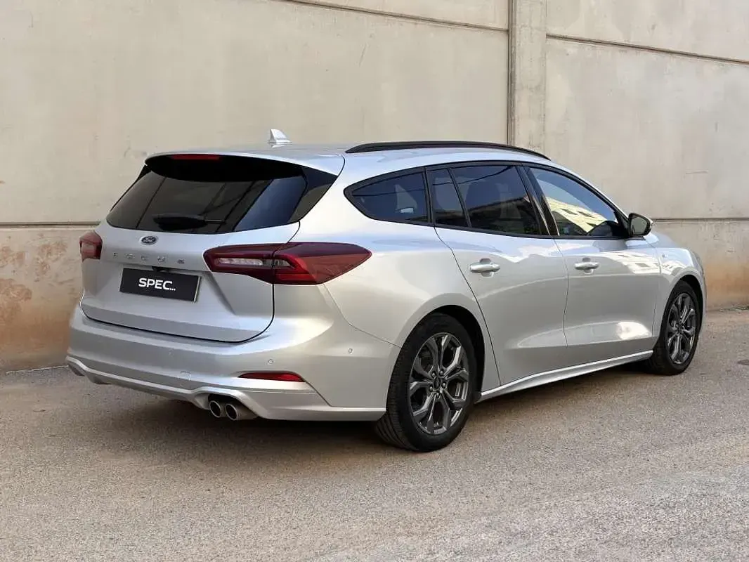 Usado Ford Focus ST-Line 125 CV (91 kW) 2024 Gris Familiar