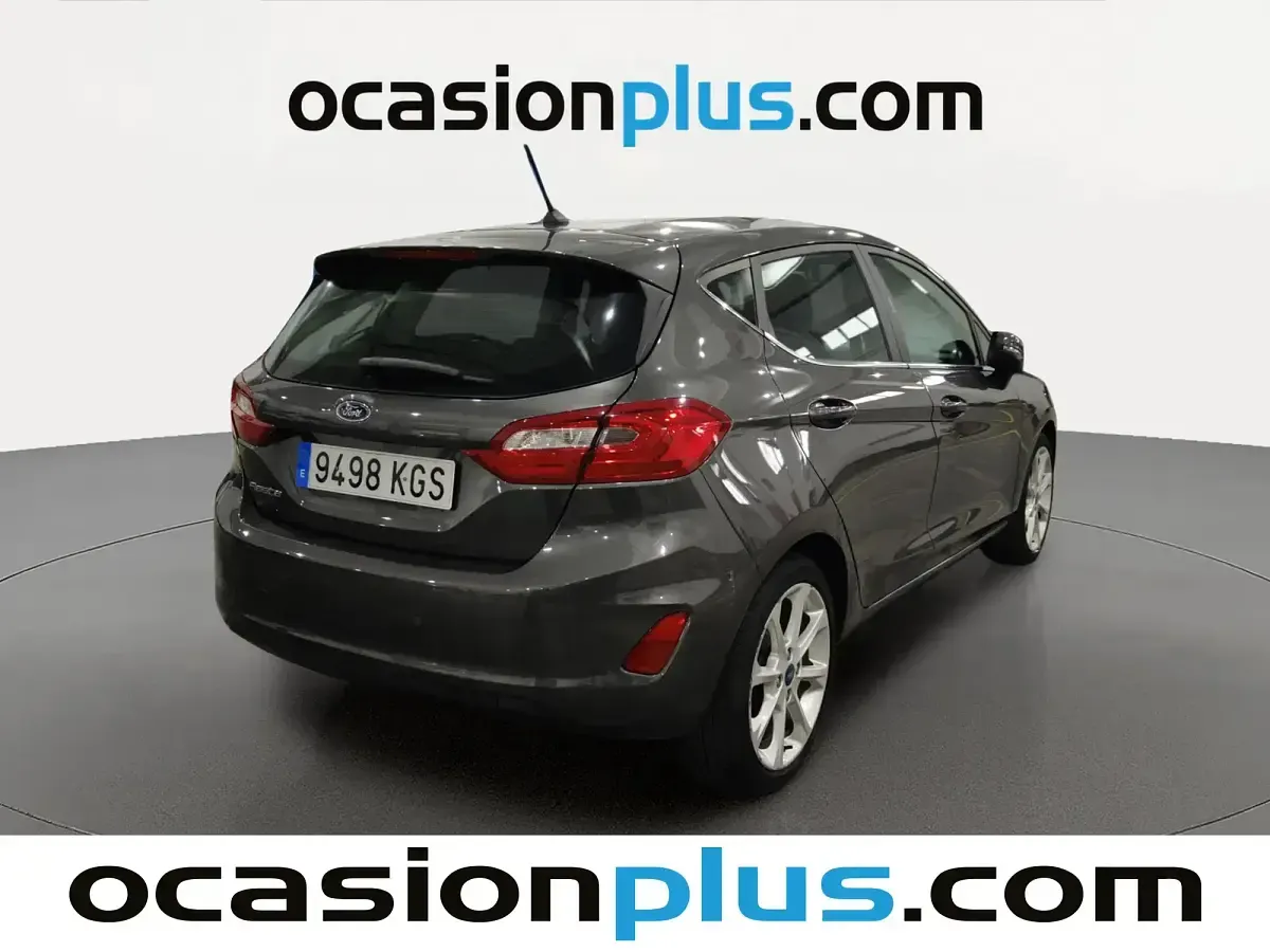 Usado Ford Fiesta Titanium 100 CV (73 kW) 2018 Gris Utilitario
