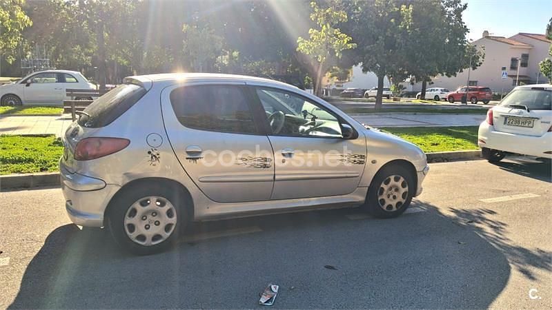 Usado Peugeot 206 75 CV (55 kW) 2005 Gris / plata Berlina