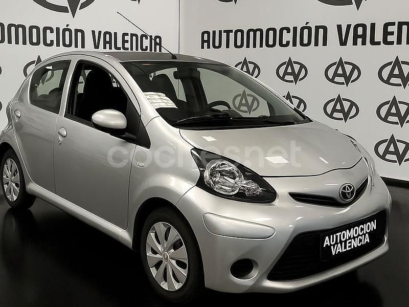 Gris / plata Usado 2013 Toyota Aygo Live Utilitario | 6999 € (Precio justo) - Imagen 1/4