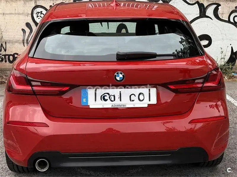 Usado BMW 116 Executive 116 CV (85 kW) 2021 Rojo Utilitario