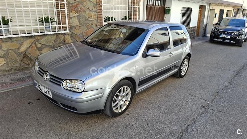 Gris / plata Usado 2003 VW Golf IV Highline Berlina | 2300 € (Buen precio) - Imagen 1/4