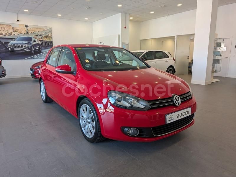 Usado VW Golf VII 105 CV (77 kW) 2012 Rojo Berlina