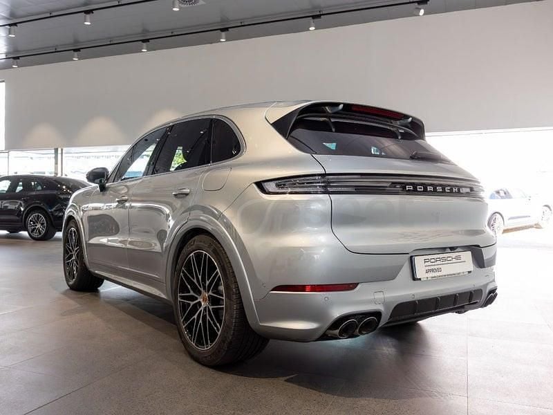 Usado Porsche Cayenne 470 CV (345 kW) 2025 Gris / plata SUV
