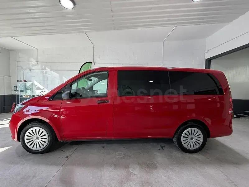 Usado Mercedes Vito 136 CV (100 kW) 2024 Rojo Van