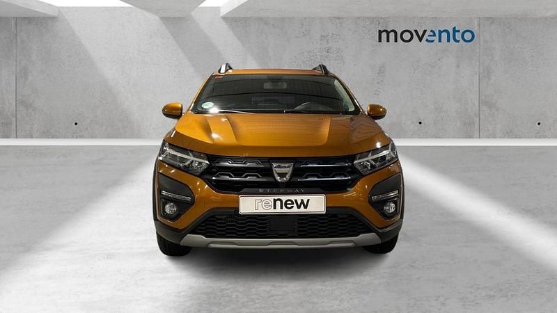 Usado Dacia Sandero Comfort 101 CV (74 kW) 2021 Naranja Berlina