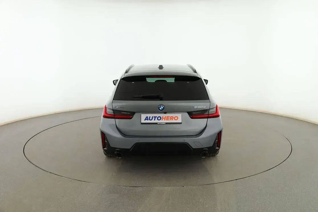 Usado BMW 330e M Sport 292 CV (214 kW) 2024 Gris Familiar